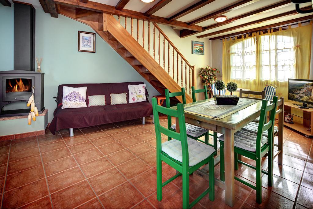 Apartamentos Bellavista Alquézar Pokoj fotografie